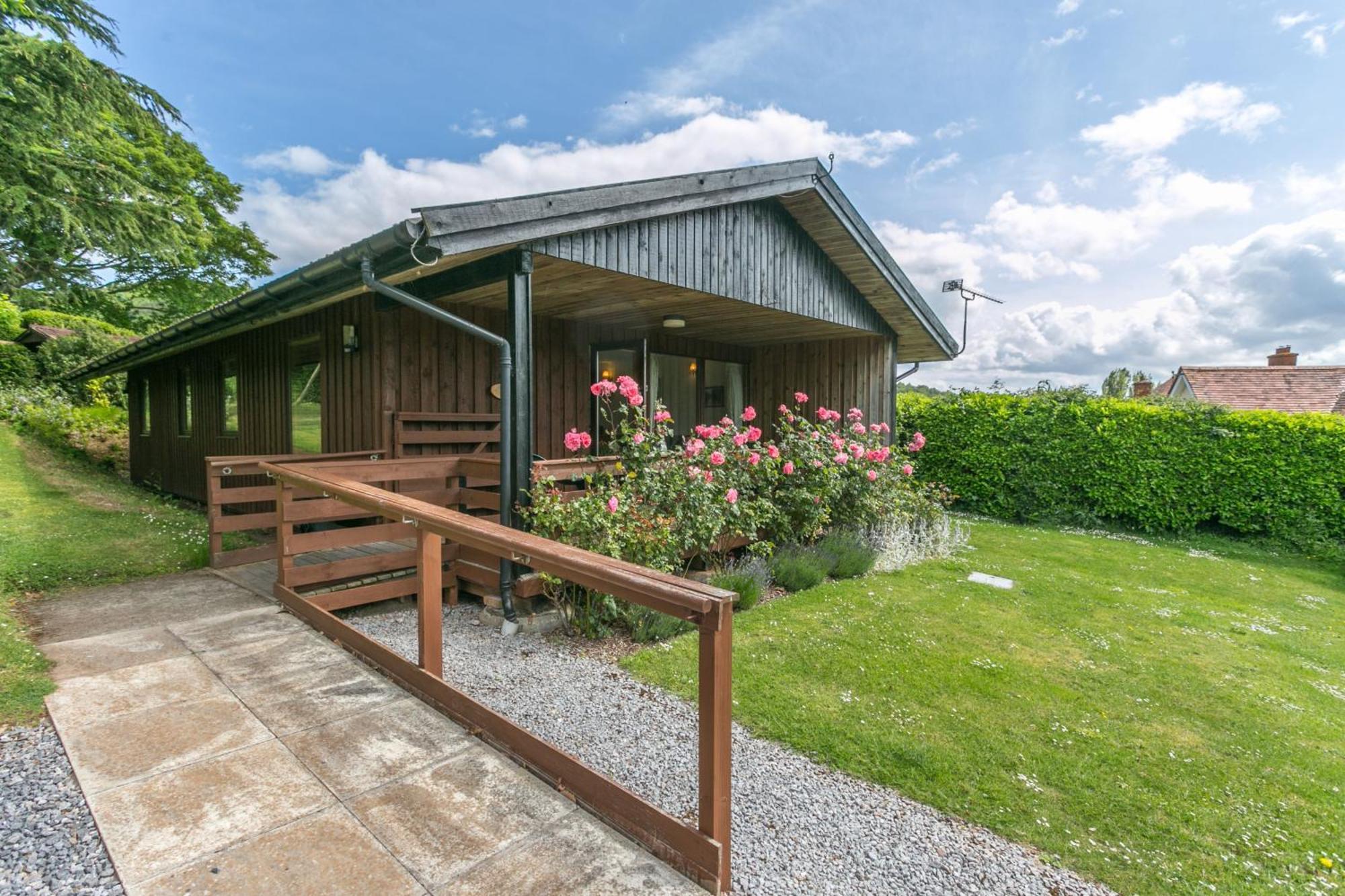 Laburnum Lodge Sleeps 6 Wheelchair Access Minehead Buitenkant foto
